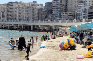 الإقبال على شواطئ الإسكندرية