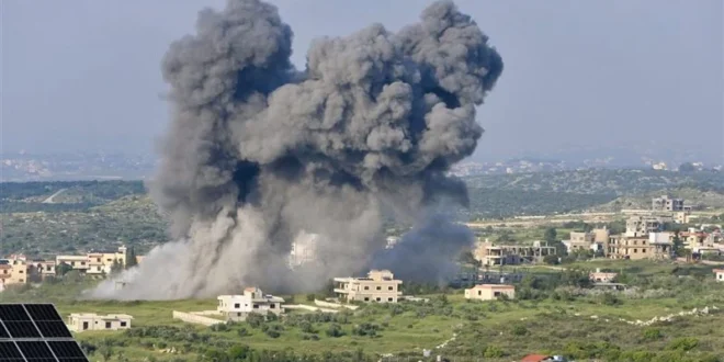 الجارديان: إسرائيل تهدم قرى كاملة في جنوب لبنان