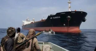 أهالى البحارة المصريين بالسفينة المختطفة: القراصنة خفضوا الفدية لـ3 ملايين دولار.. وصاحبها رفض الدفع